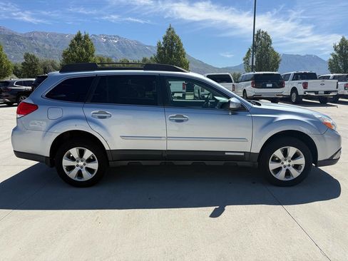 Used 2012 Subaru Outback 2.5i Premium AWD/4WD image 2