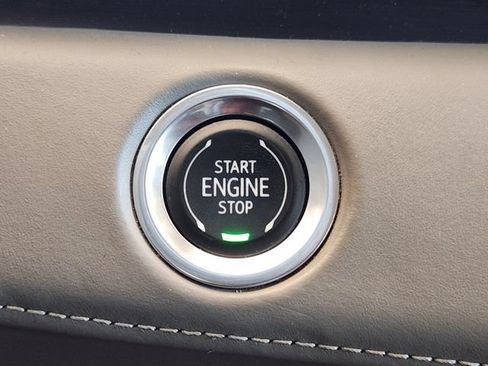 Used 2021 Cadillac Escalade Premium Luxury Platinum AWD/4WD image 19