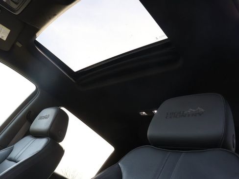 Used 2020 Chevrolet Silverado 1500 High Country w/ Technology Package image 3