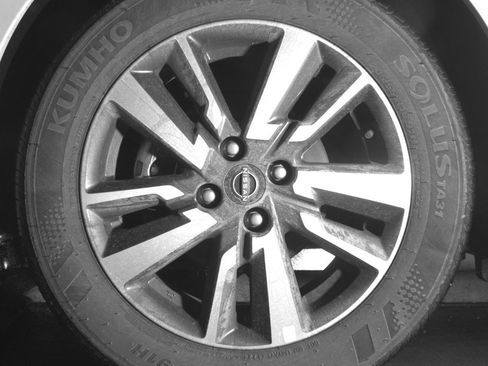 Used 2025 Nissan Versa SV FWD image 12