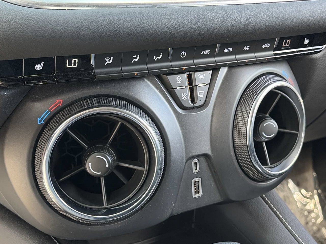 Used 2024 Chevrolet Blazer LT FWD image 26