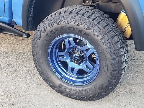 Used 2025 Chevrolet Colorado ZR2 AWD/4WD image 4