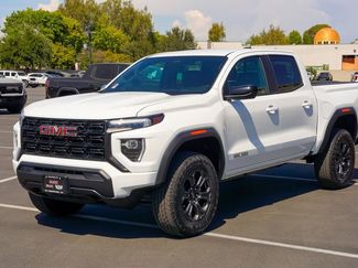Used 2025 GMC Canyon Elevation video 3