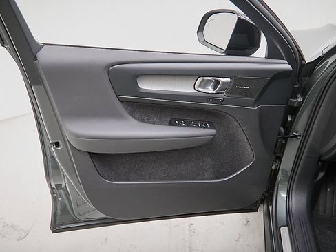 New 2026 Volvo XC40 B5 Ultra w/ Climate Package image 10