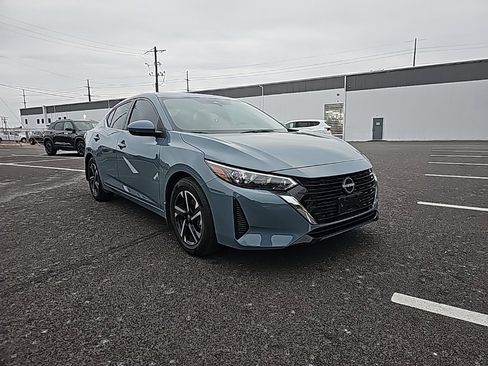 Used 2025 Nissan Sentra SV image 3
