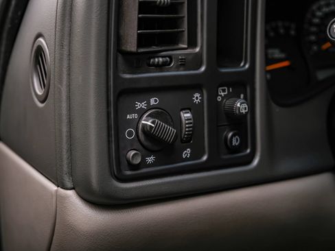 Used 2006 Chevrolet Suburban LT w/ Preferred Equipment Group RWD image 34