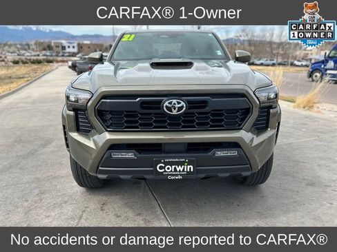 Used 2025 Toyota Tacoma TRD Sport image 2