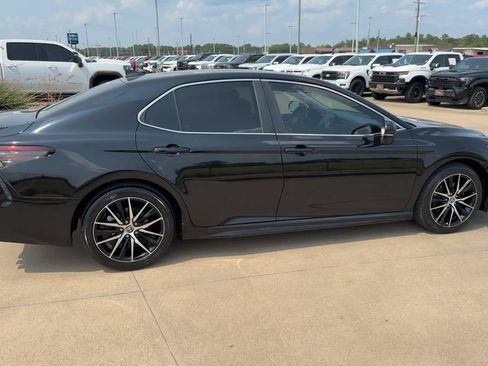 Used 2023 Toyota Camry SE w/ Convenience Package FWD image 9