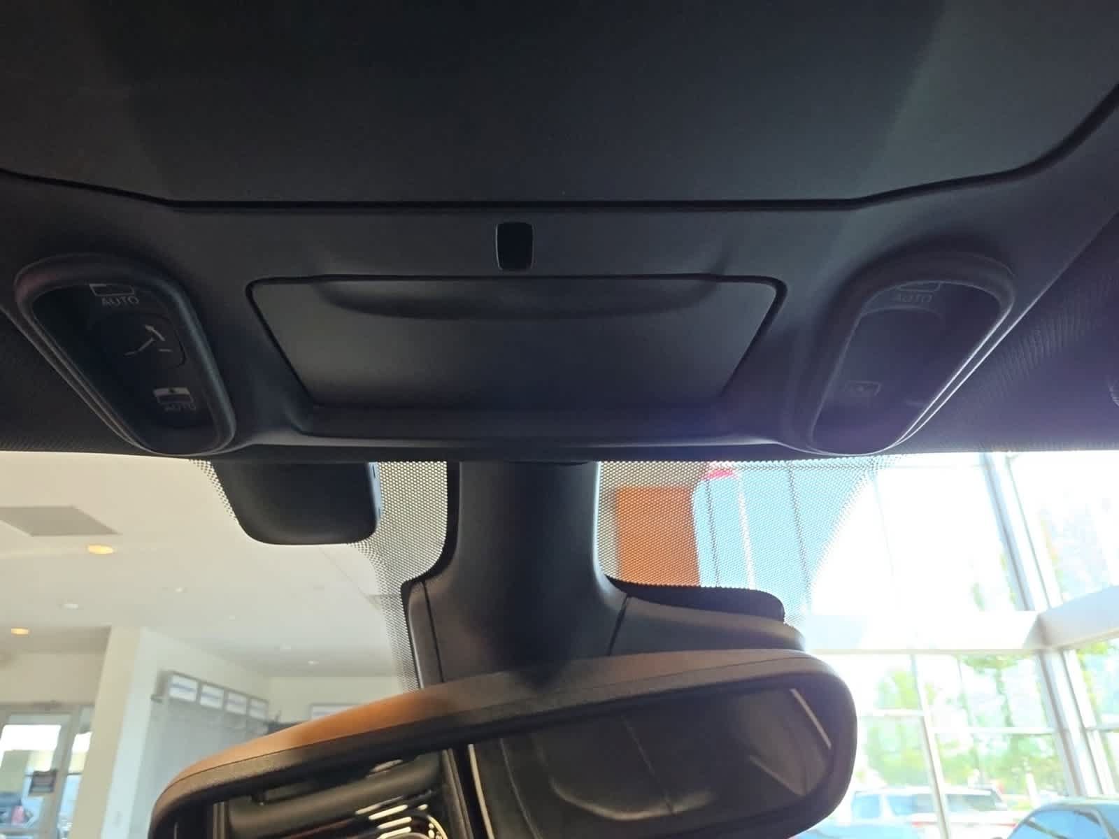 Used 2021 Chrysler Pacifica Limited AWD/4WD image 26