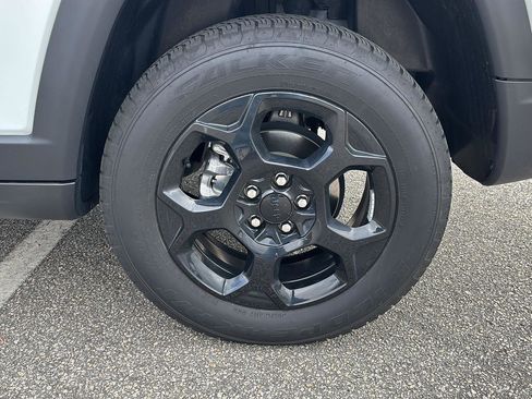 Used 2023 Jeep Compass Trailhawk image 6