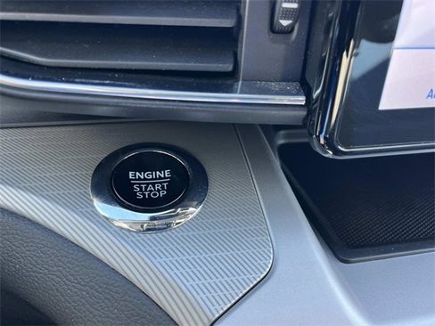 Used 2023 Ford Explorer XLT w/ Equipment Group 202A image 36