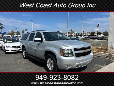 Used 2014 Chevrolet Suburban LT image 3