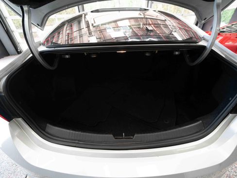 Used 2018 Chevrolet Malibu LT w/ Leather Package FWD image 27