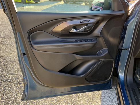 Used 2024 GMC Terrain SLT image 20