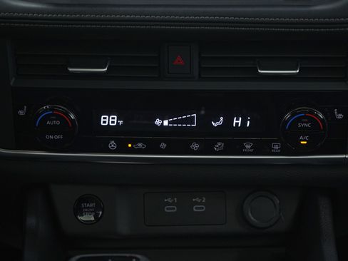 Used 2024 Nissan Rogue SV w/ SV Premium Package image 19