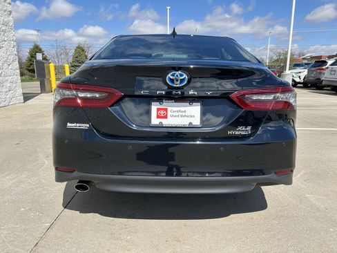 Certified 2022 Toyota Camry XLE w/ Navigation Upgrade Package image 5