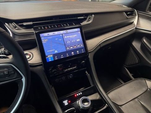 Used 2024 Jeep Grand Cherokee Limited w/ Black Appearance Package image 29