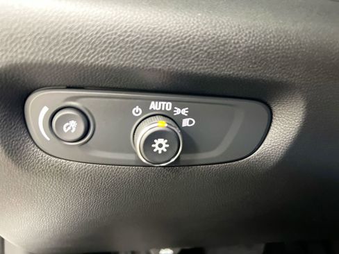 Used 2023 Chevrolet Traverse LT image 17