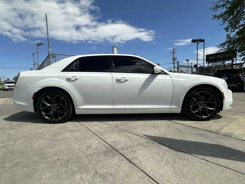 Used 2022 Chrysler 300 S RWD image 4