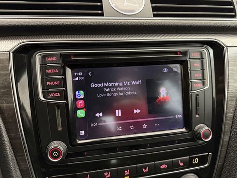 Used 2016 Volkswagen Passat 1.8T SEL Premium image 19