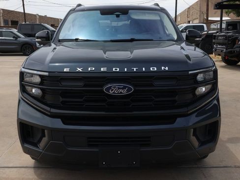 Used 2025 Ford Expedition Active AWD/4WD image 2