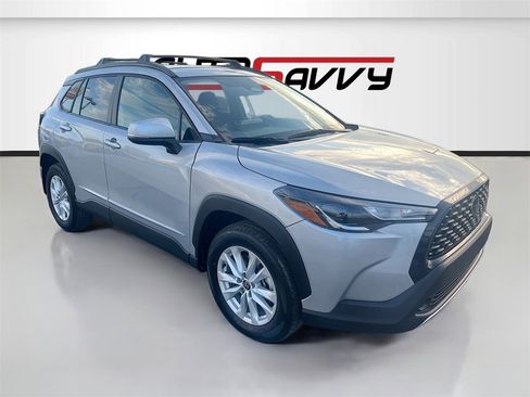 Used 2024 Toyota Corolla Cross LE image 1