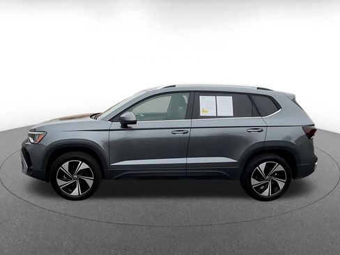 Used 2026 Volkswagen Taos SE AWD/4WD image 7