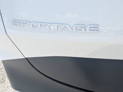 Used 2024 Kia Sportage EX image 12