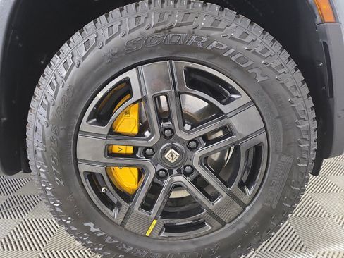 Used 2024 Rivian R1S Adventure image 11