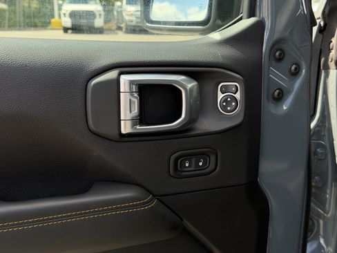 Used 2026 Jeep Wrangler Unlimited Sahara AWD/4WD image 15