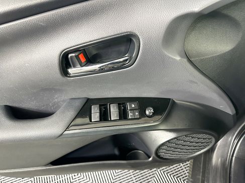 Used 2020 Toyota Prius XLE w/ Premium Convenience Package FWD image 15