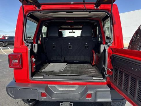 Used 2019 Jeep Wrangler Unlimited Sahara image 4