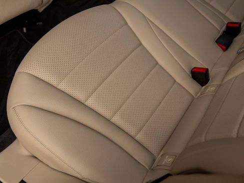 Used 2021 Mercedes-Benz GLC 300 4MATIC w/ Multimedia Package image 32