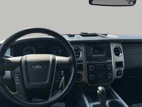 Used 2017 Ford Expedition XLT RWD image 25