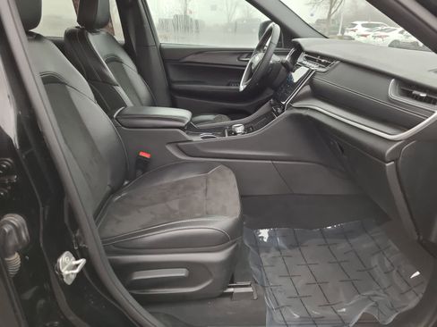 Certified 2024 Jeep Grand Cherokee L Laredo image 22