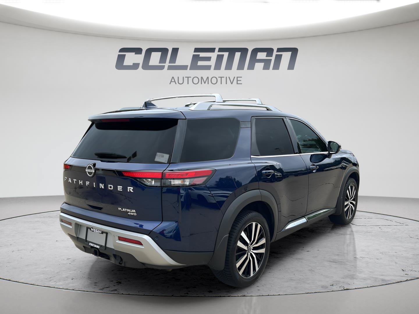 Used 2024 Nissan Pathfinder Platinum w/ Cargo Package AWD/4WD image 3