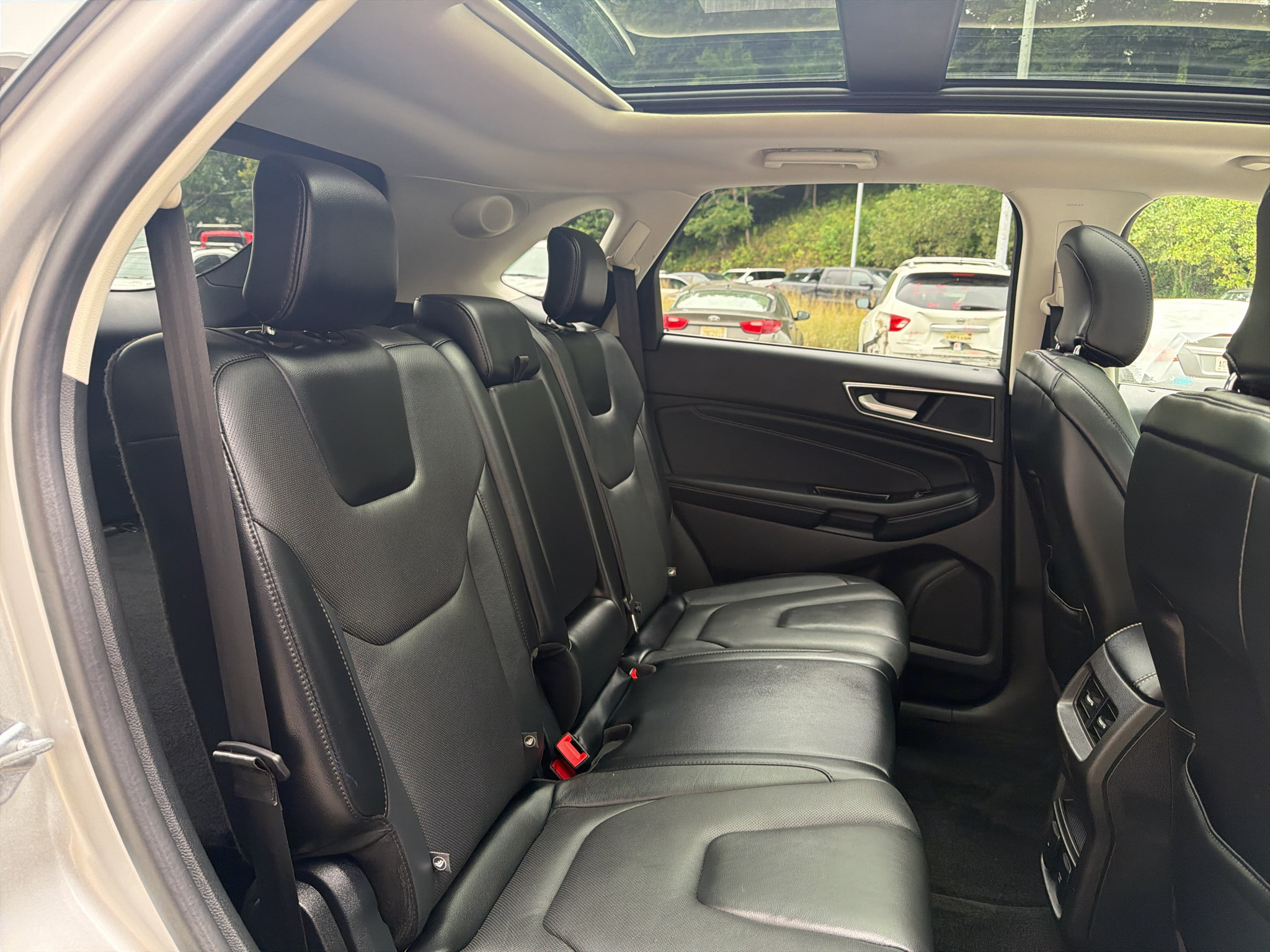 Used 2018 Ford Edge Titanium w/ Equipment Group 301A FWD image 18