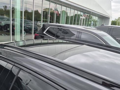 Used 2023 Cadillac XT4 Sport w/ Technology Package AWD/4WD image 12