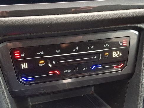 Certified 2022 Volkswagen Tiguan SE image 15