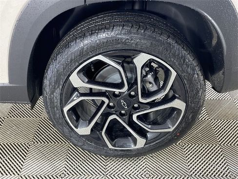 New 2026 Chevrolet Trax RS w/ Sunroof Package image 16