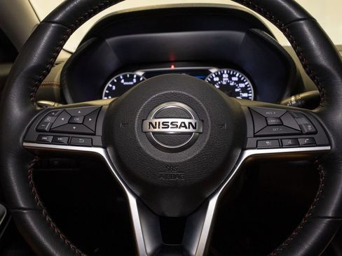 Certified 2022 Nissan Sentra SR w/ Midnight Edition image 17