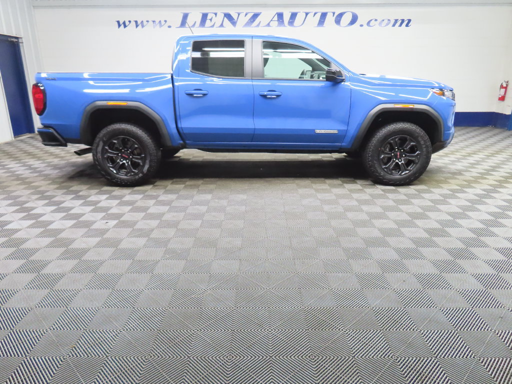 Used 2025 GMC Canyon Elevation AWD/4WD image 2