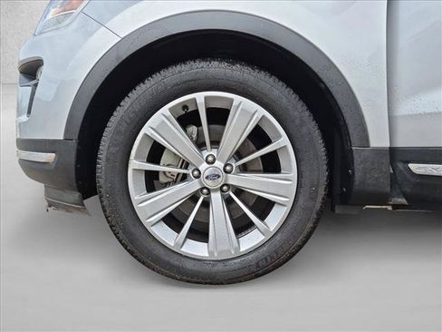 Used 2018 Ford Explorer Limited FWD image 9