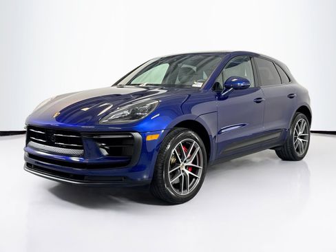 Certified 2024 Porsche Macan S AWD/4WD image 1