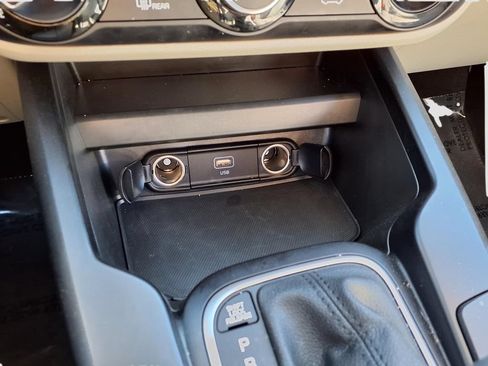 Used 2025 Kia Soul LX w/ LX Technology Package FWD image 18