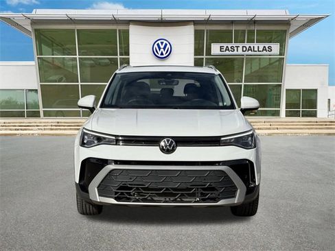 Used 2025 Volkswagen Taos SE image 5