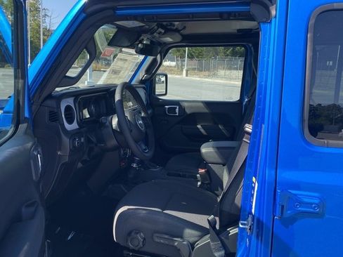 New 2025 Jeep Gladiator Willys image 15