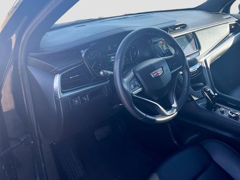 Used 2025 Cadillac XT6 Luxury w/ LPO, Floor Liner Package image 9