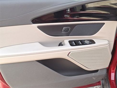 Certified 2024 Lincoln Nautilus Reserve image 12