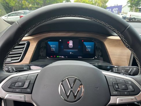 Used 2026 Volkswagen Atlas SE FWD image 30